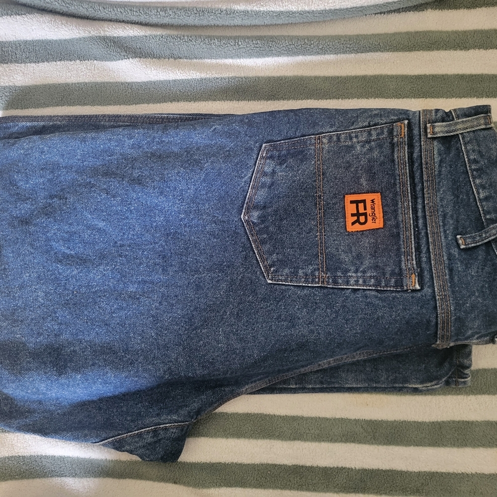 WRANGLER FR RIGGS WORKWEAR SIZE 38x32